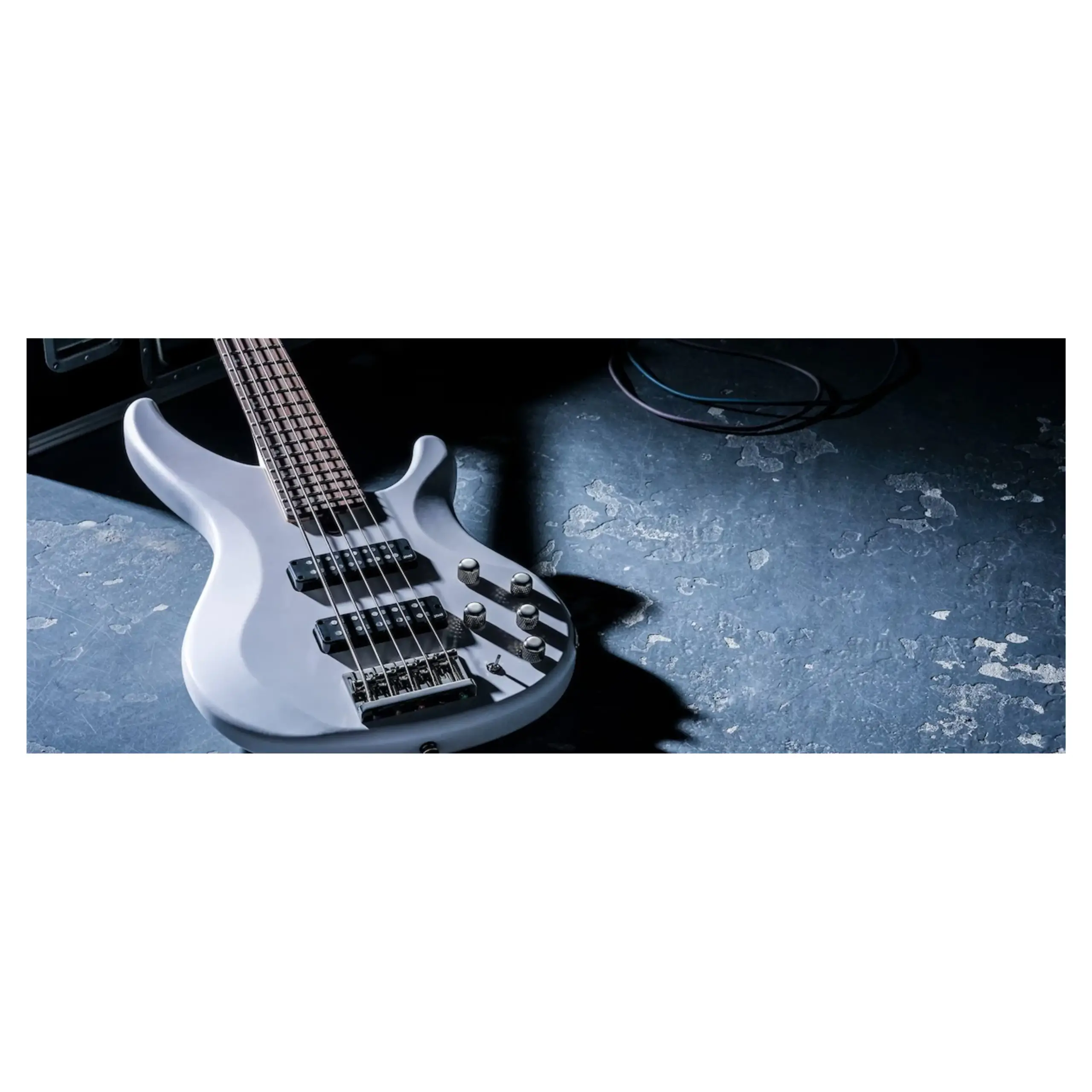 Bajo eléctrico de 5 cuerdas activo Yamaha TRBX305 - Blanco - Imagen 4