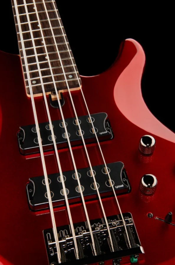 Bajo eléctrico 5 cuerdas activo Yamaha TRBX305 en color rojo - Imagen 2
