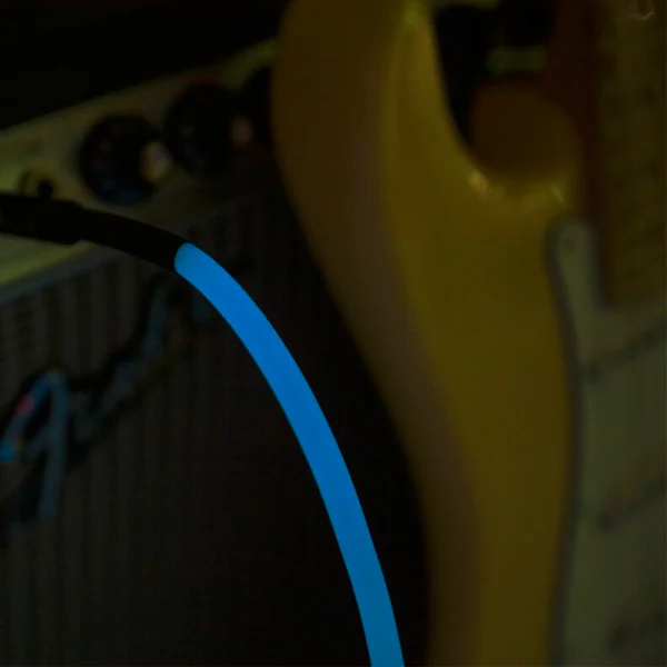 FENDER PROFESSIONAL GLOW-IN-THE-DARK CABLE – 18.6 FT AZUL 0990818108 - Imagen 4
