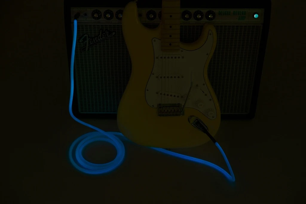 FENDER PROFESSIONAL GLOW-IN-THE-DARK CABLE – 18.6 FT AZUL 0990818108 - Imagen 5