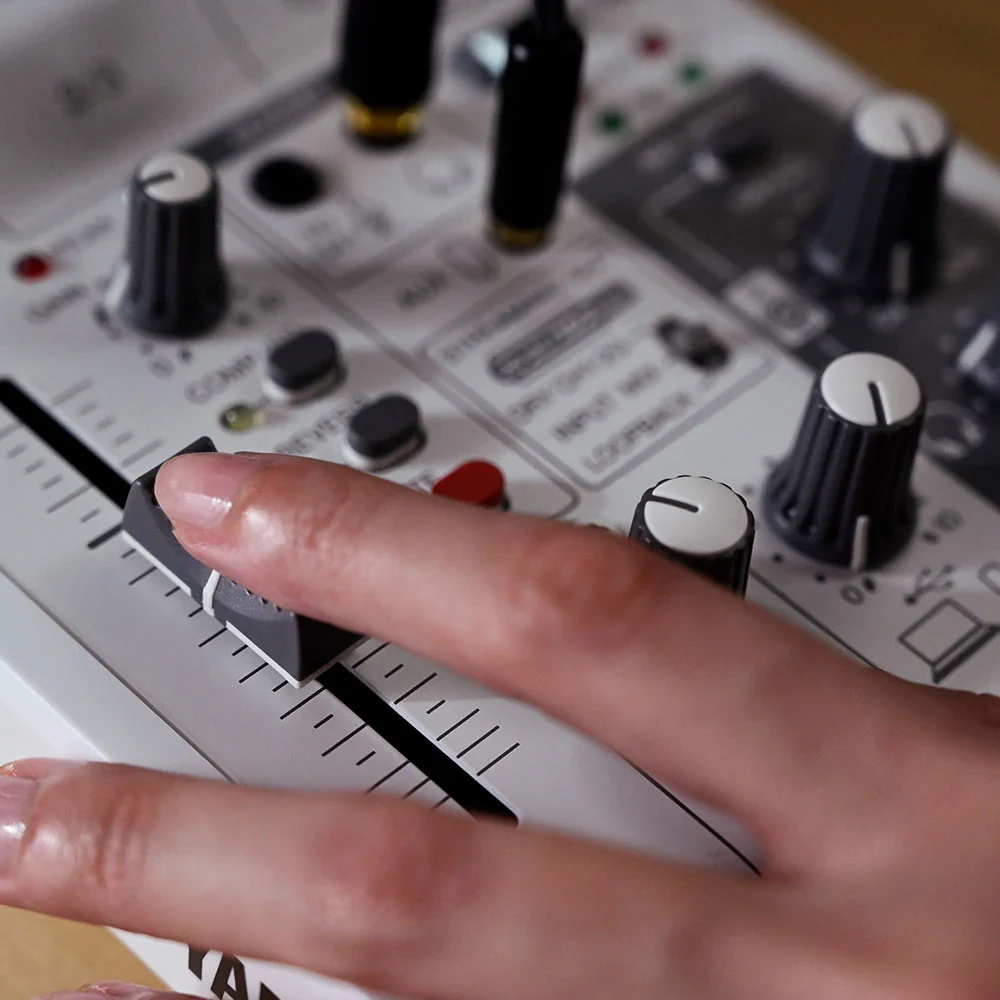 Yamaha AG03MK2 Mezcladora de Transmisión en Vivo color blanco - Imagen 2