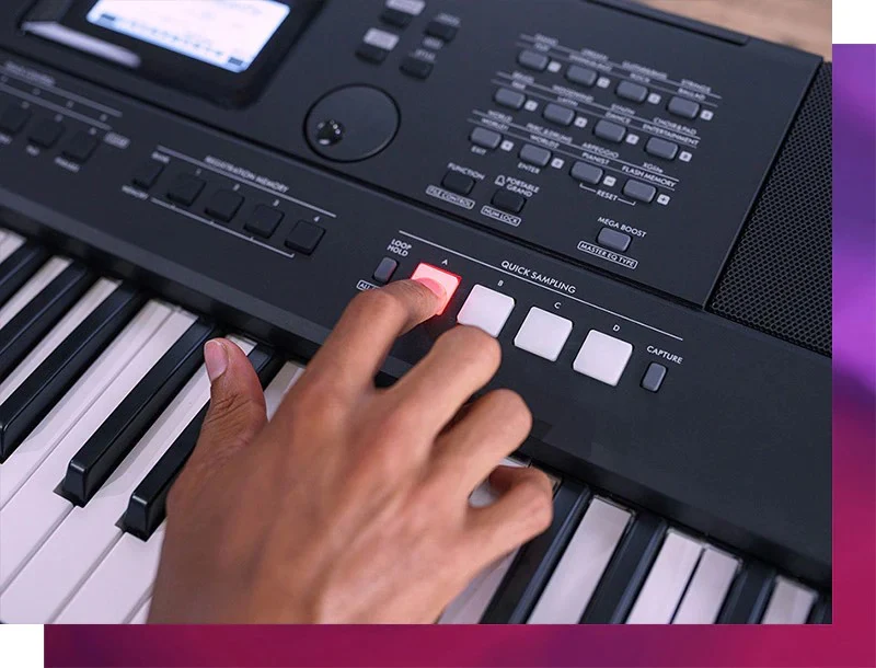 Teclado Yamaha PSR-E483 de 61 teclas color negro con accesorios - Imagen 2