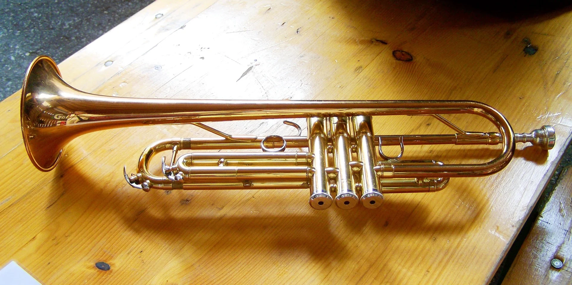 Trompeta Dorada Profesional Yamaha YTR-2330 - Imagen 4